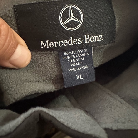 Men’s new Mercedes-Benz jacket with the tag have size XL authentic 100% - Picture 9 of 10